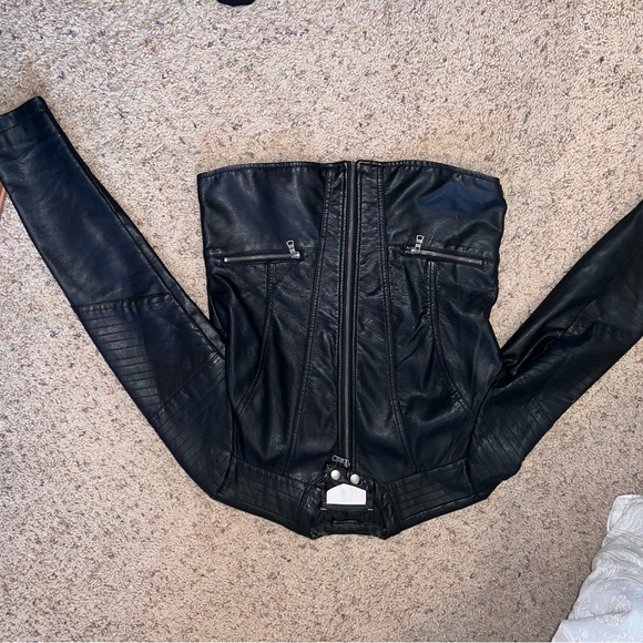 Women’s Black Moto Jacket faux leather, slimming, full zipper Large - Picture 8 of 9